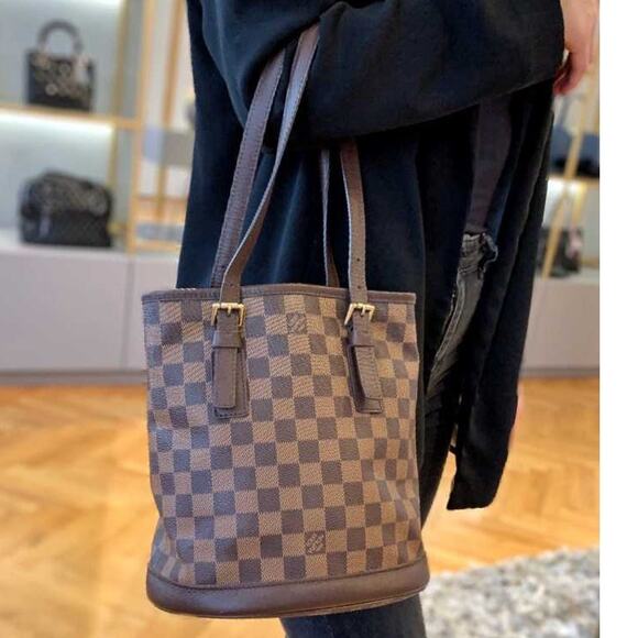 Louis Vuitton Handbags - 💎✨STUNNING✨💎Authentic Louis Vuitton Hand Bag